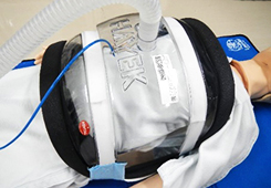 画像：RTXレスピレータ（陽・陰圧体外式人工呼吸器）2